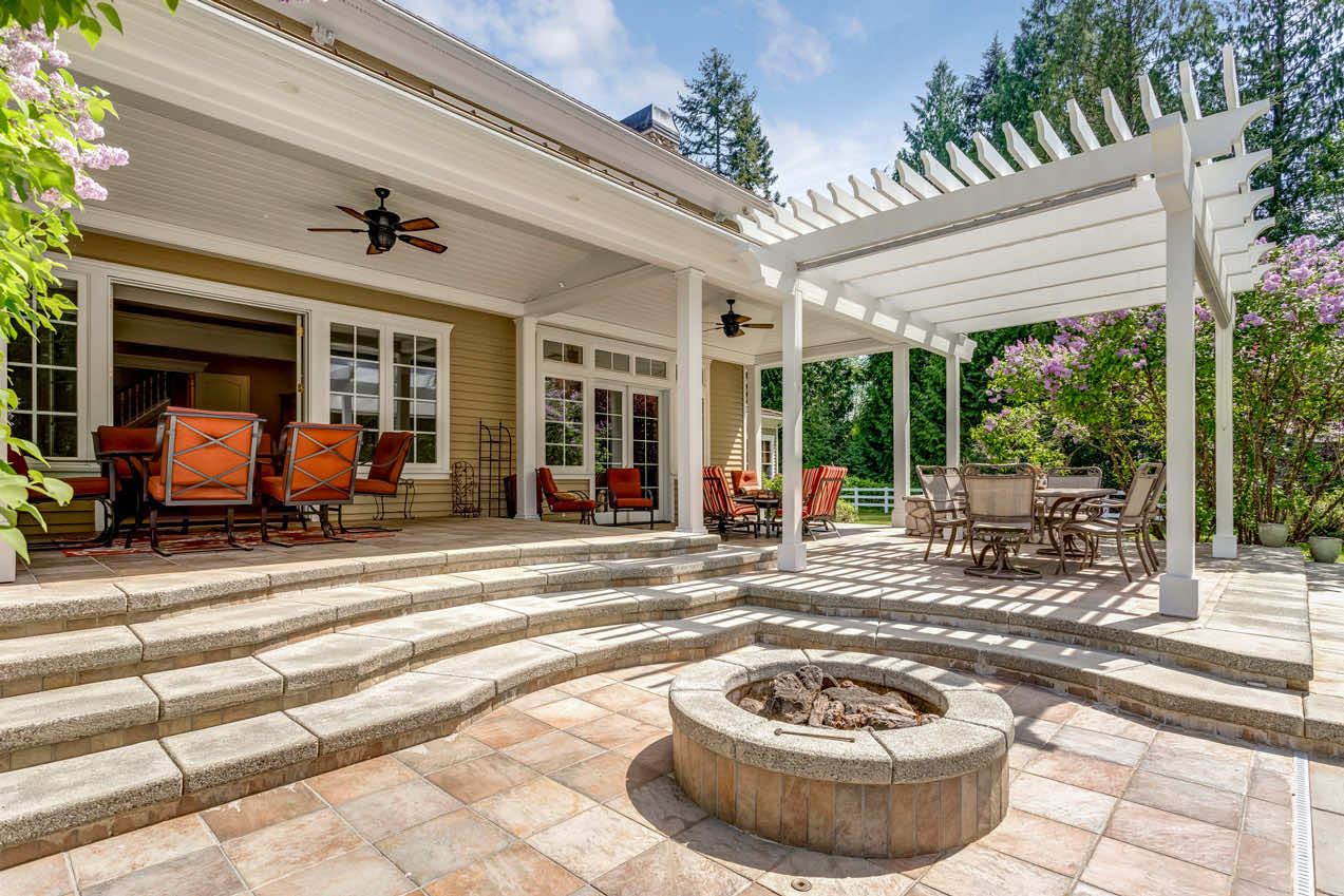 Deck with a roof and pergolas combo